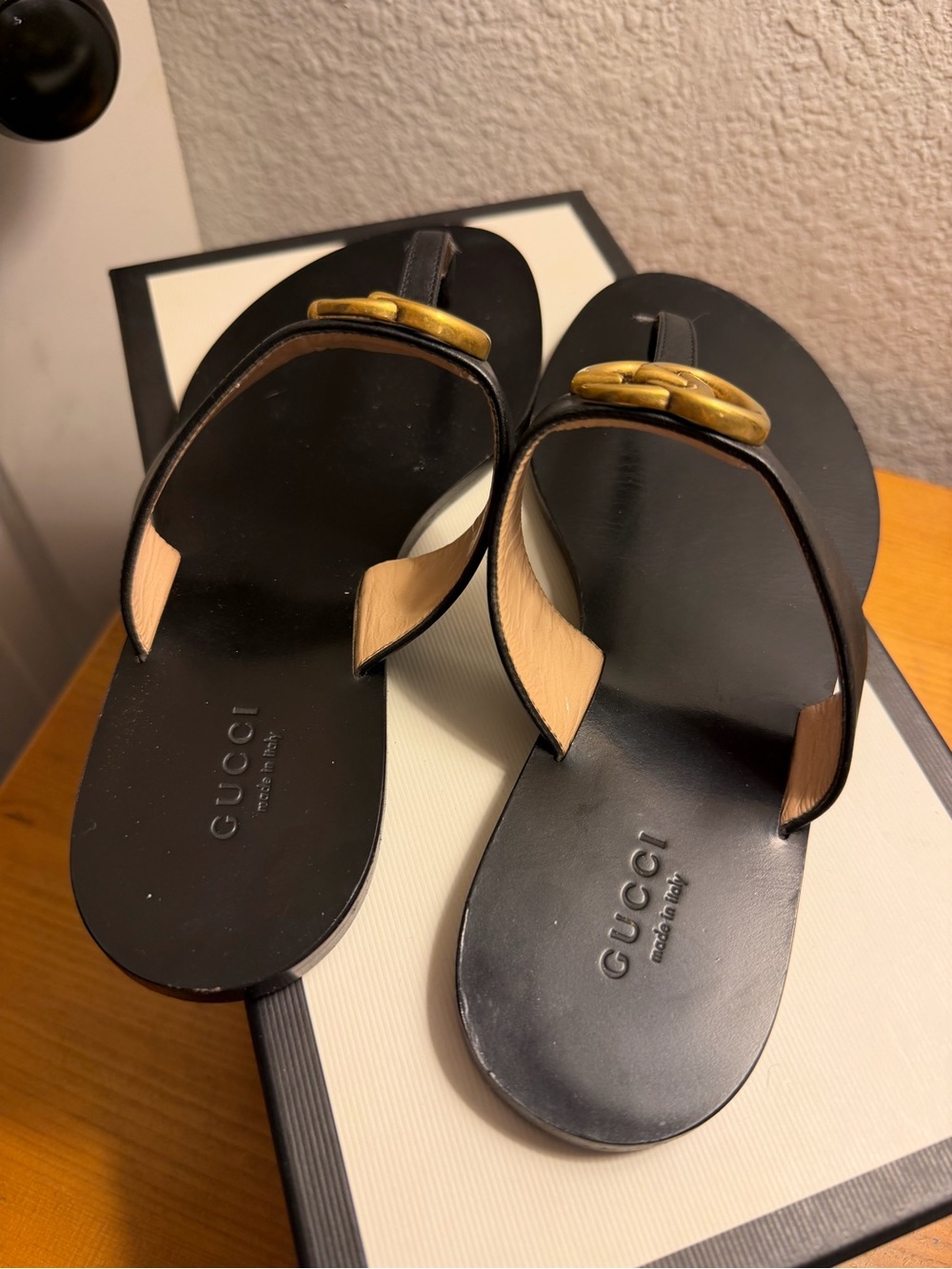 Gucci Black Leather Thong Sandals with Gold Double G Hardware - Picture 4 of 5
